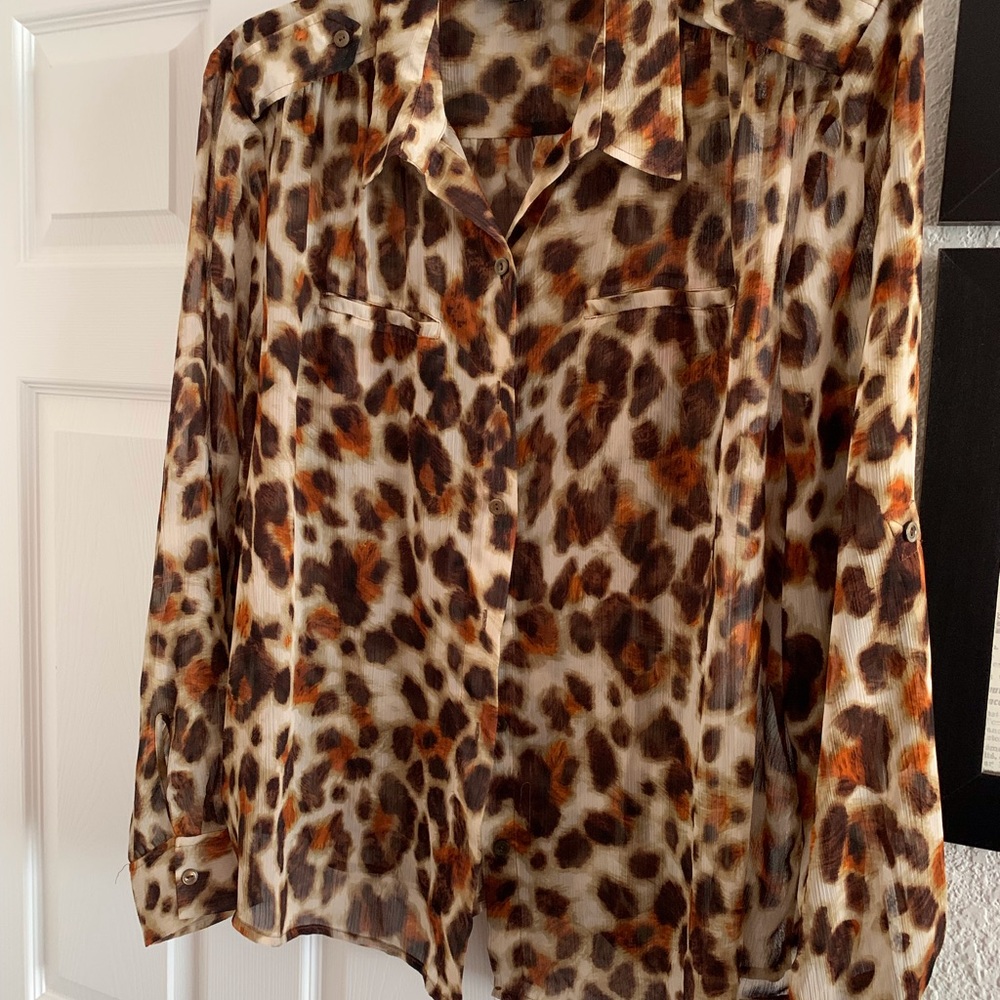 Beautiful Jones New York print button-up blouse; Size 18W.